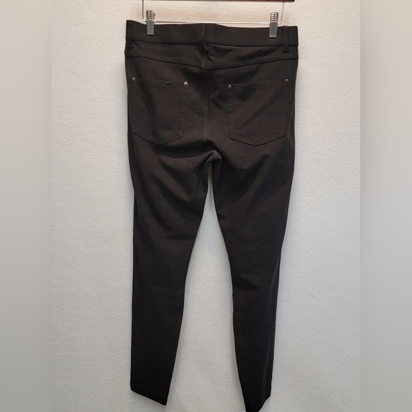 HUE Essential Denim Legging in Black size Large Pull On Soft Stretchy Fabric - Picture 10 of 11